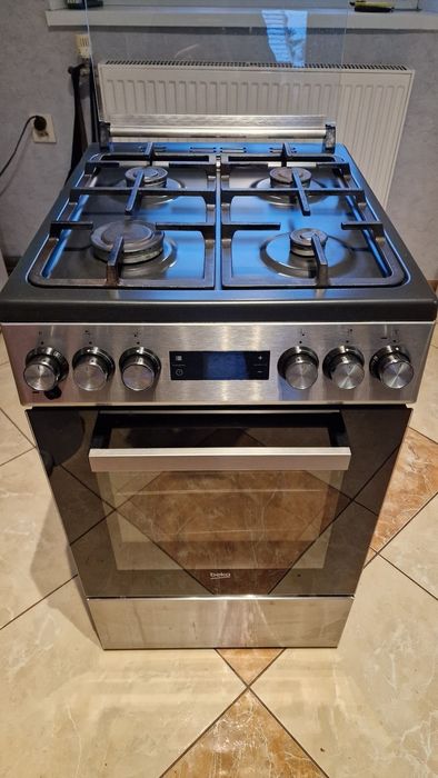 Продається плита Beko F6647G. Допоможу з доставкою.