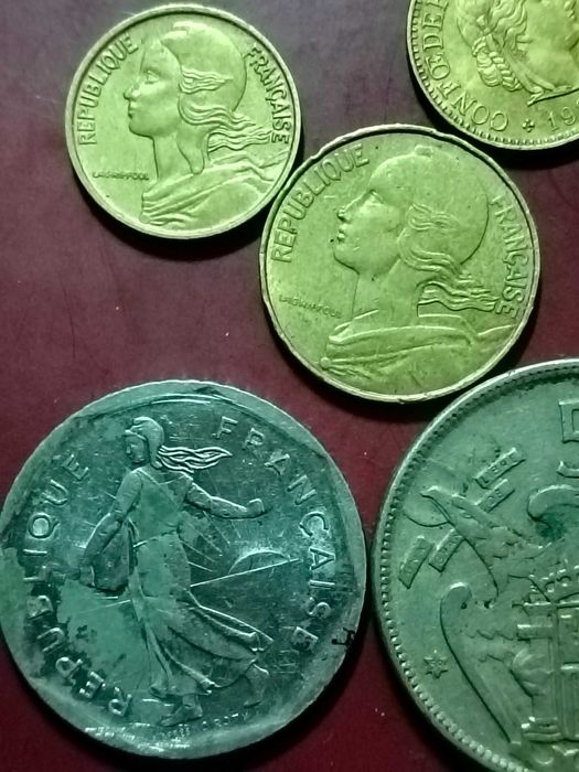 5 cêntimos França 1966. Moeda rara entre outras moedas