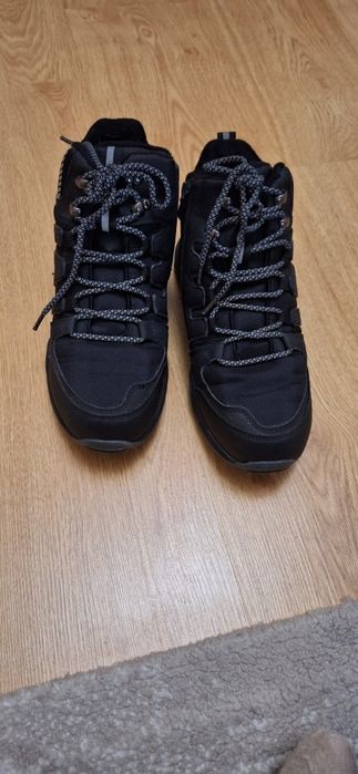 Взуття для хлопця.