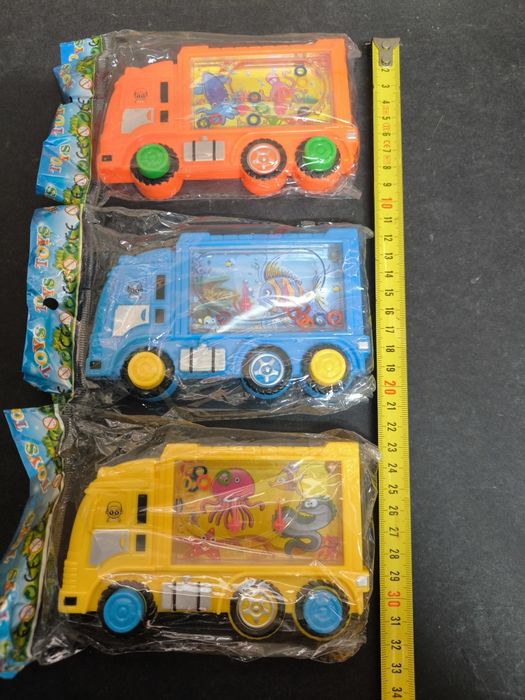 Jogo de água camião
Conjunto de três jogos de água em forma de camião,