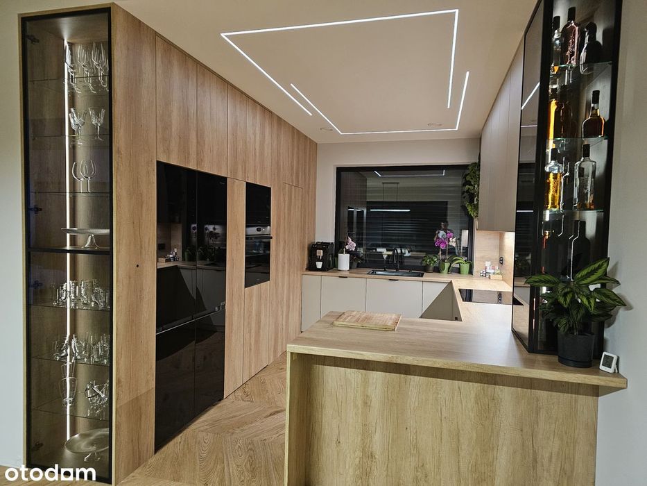 Nowoczesny Dom 198 M² | Smoczka - Ul.kahla | 12 Arów | Pompa | Magazyn