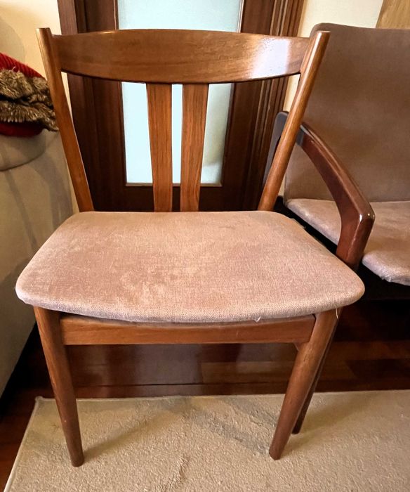 Cadeiras em teca, dinamarquesas, 250€ cada