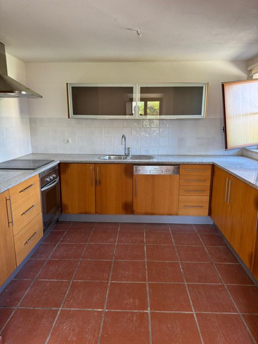 Cozinha Completa em Madeira c/ Bancadas Granito + Eletrodomésticos