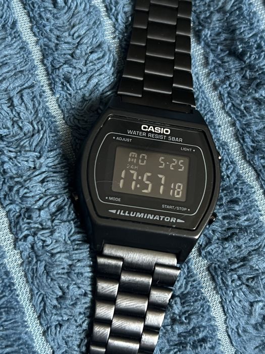 Casio B640W Black — стильний вінтажний годинник оригінал