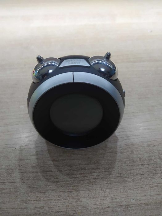 Budzik z wyświetlaczem