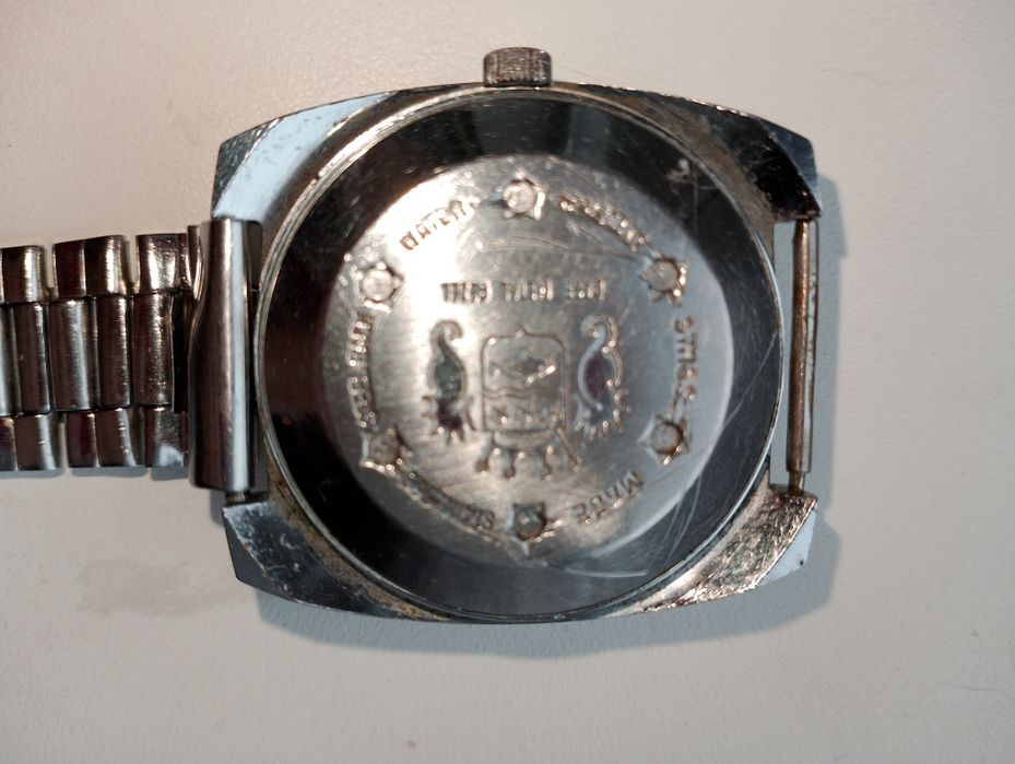 Продам часы мужские швейцарские , требующие ремонта