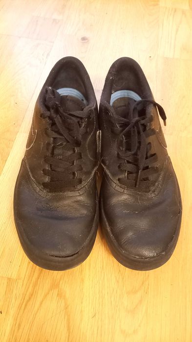 Skórzane sneakersy Nike czarne r. 42
