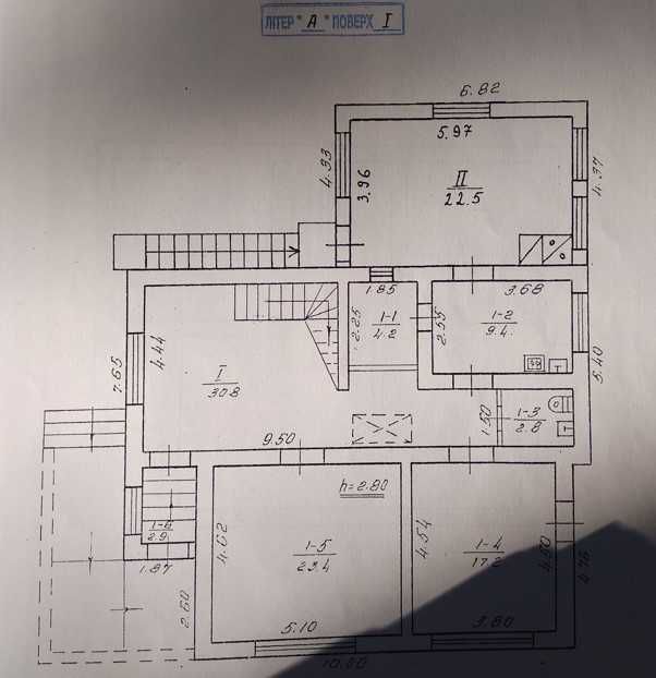 Великий будинок із землею, гаражем на початку міста _RR