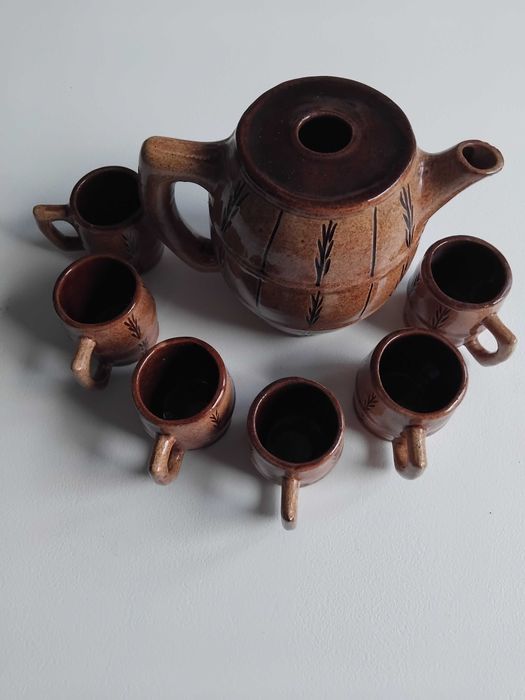 zestaw czajniczka z mini filiżankami PRL