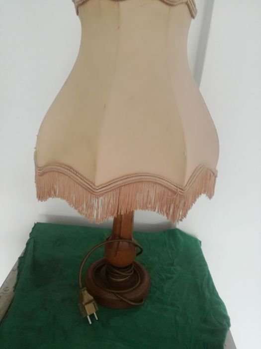 Stara lampa drewno.