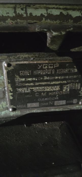 Продавм вертикальний фрезерний верстат 380в