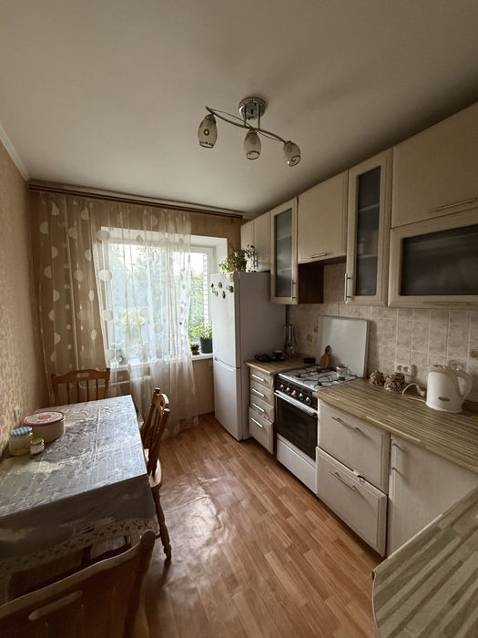 Простора 4-кімнатна квартира в районі Рокоссовського,біля стомат.