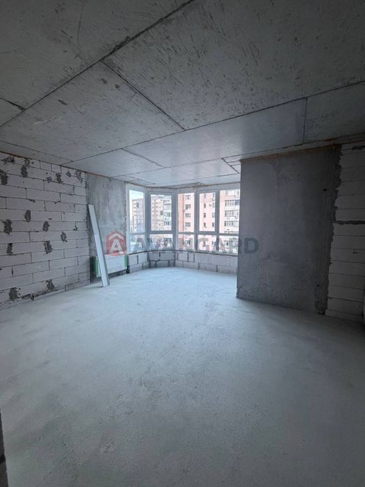 БЕЗ КОМІСІЇ. Продається 3-кімнатна квартира від забудовника.