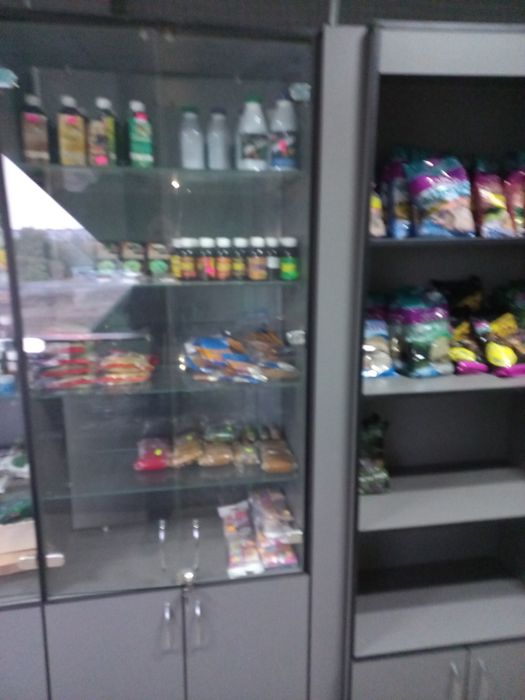 Продам недорого торговую мебель.