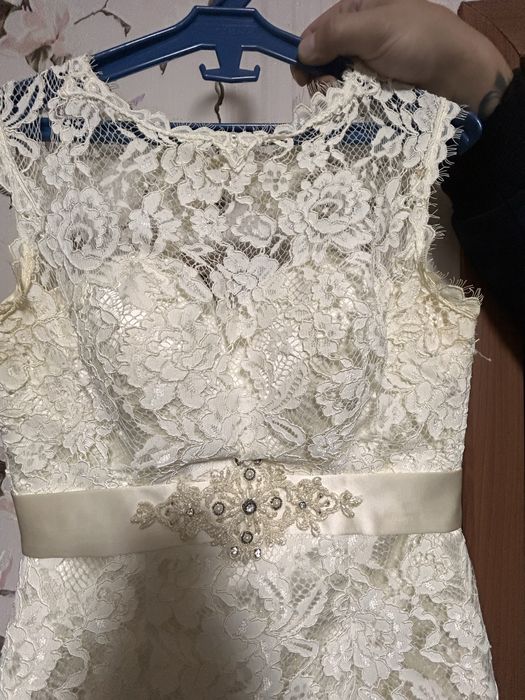 Весільна сукня не пишна