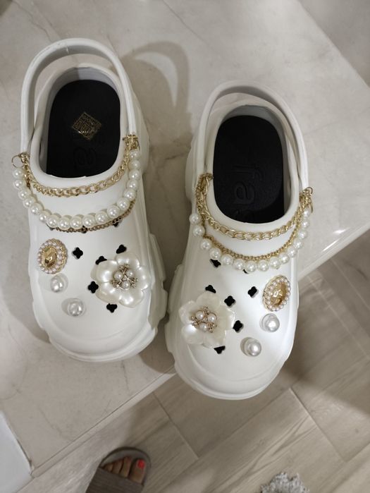 Vendo sandálias lindas