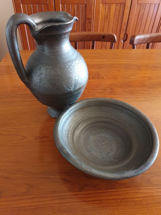 Jarra antiga em barro preto de Bisalhães