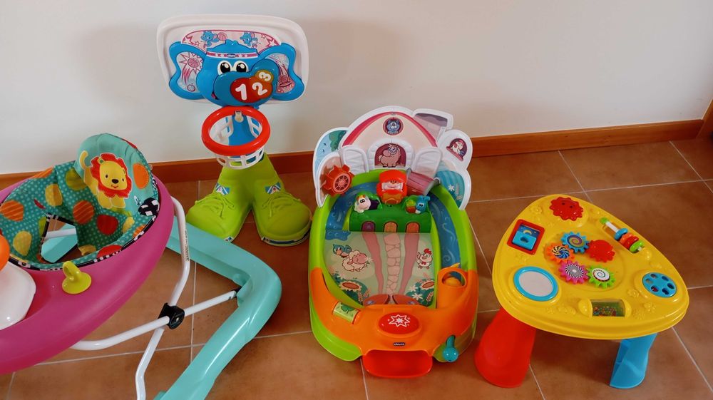 Conjunto criança - andarilhos/ brinquedos