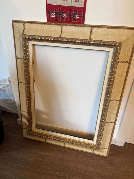 Moldura de madeira grande