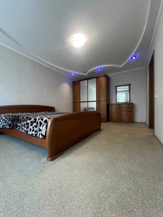 Продам 1 к кв Холодная гора 43 кв м Юрия Паращука дом 4 с ремонтом