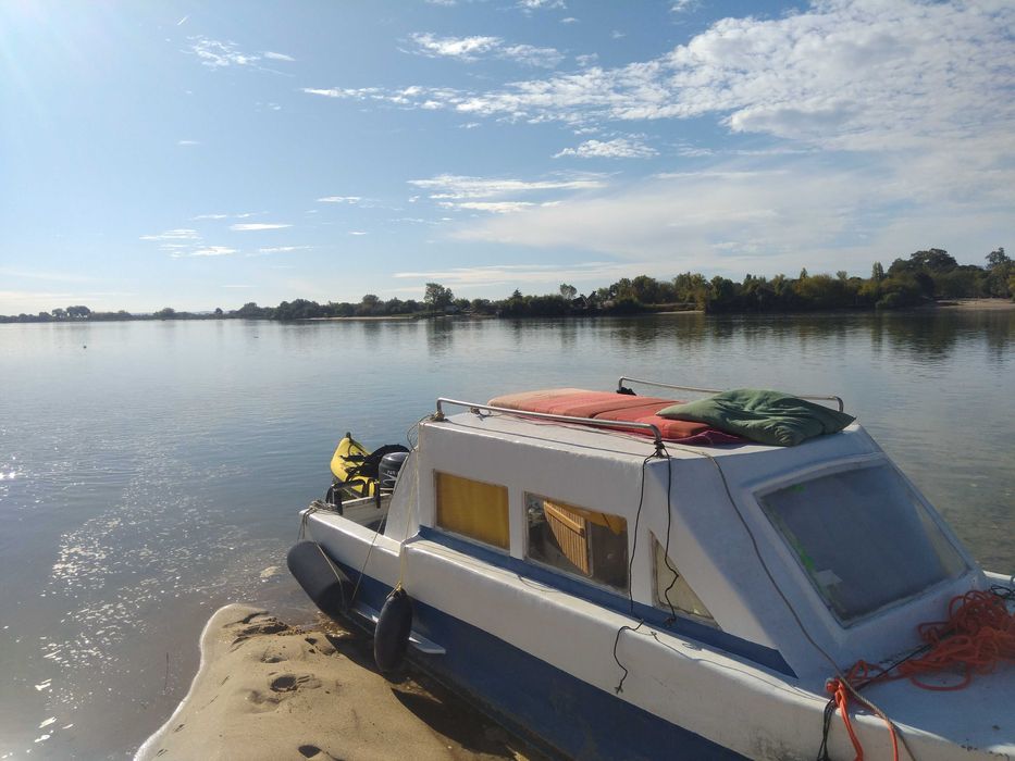 Barco cabinado - motor 4 tempos - inspecionado até Setembro de 2031