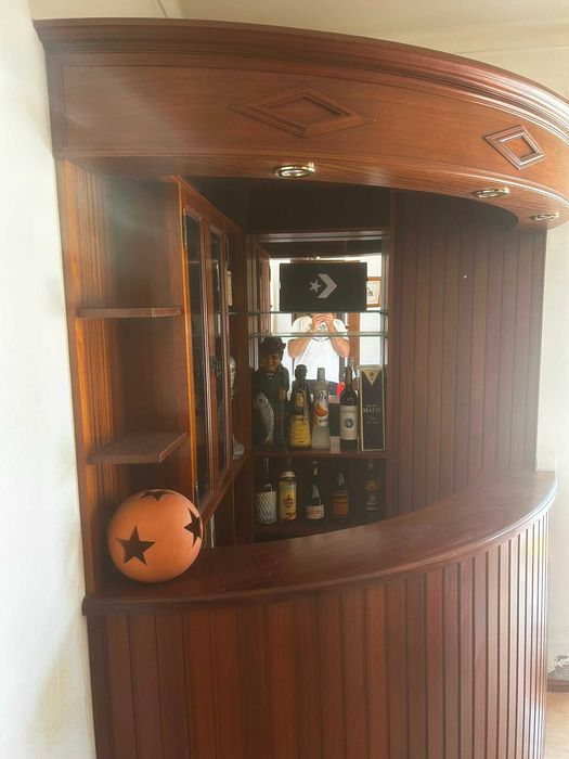 Bar em Mogno - para venda