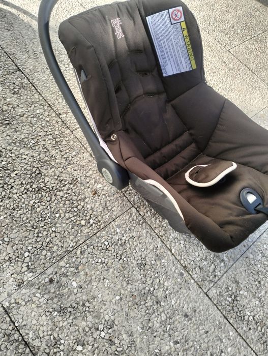 Cadeira auto ovo para bebé.