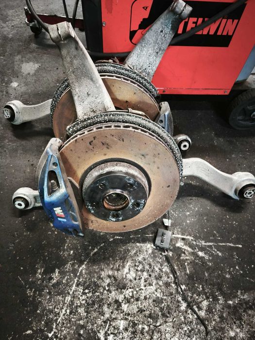 Zwrotnice kompletne układ hamulcowy m pakiet BMW seria 5 g30 g31