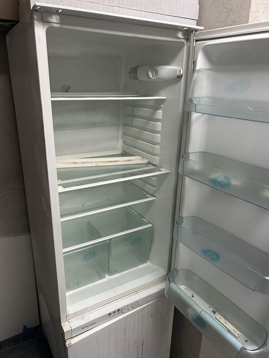 Lodowka do zabudowy 179 cm