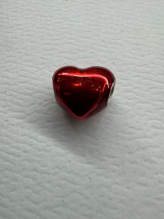 Charms Pandora - Czerwone metaliczne serce