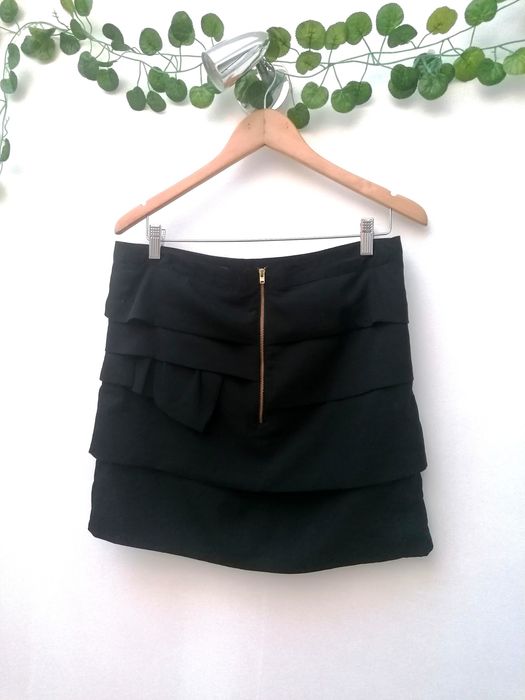 Minissaia Preta com folhos