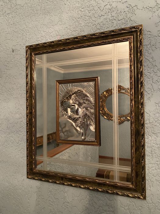 Quadro com Espelho e Cristo em Prata