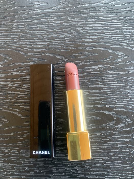Pomadka Chanel.