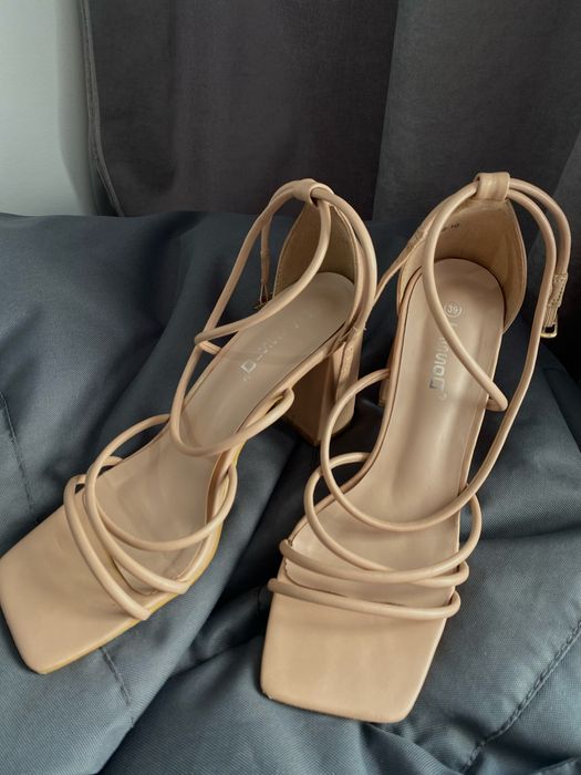 Босоніжки жіночі 39