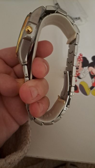 Vendo varios relógios de pulso
