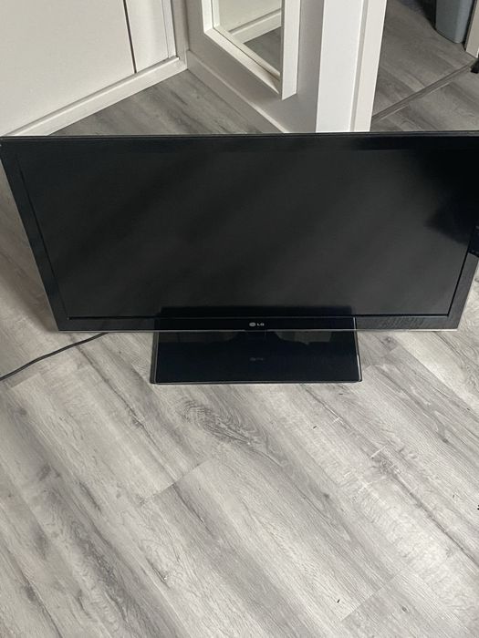 Tv LG com comando 110 cm