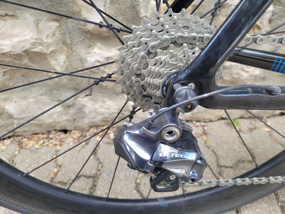 Giant Propel. Bicicleta aero em carbono com Shimano Ultegra Di-2 de 11 velocidades. Linda, rápida, rígida e num estado irrepreensível de conservação.