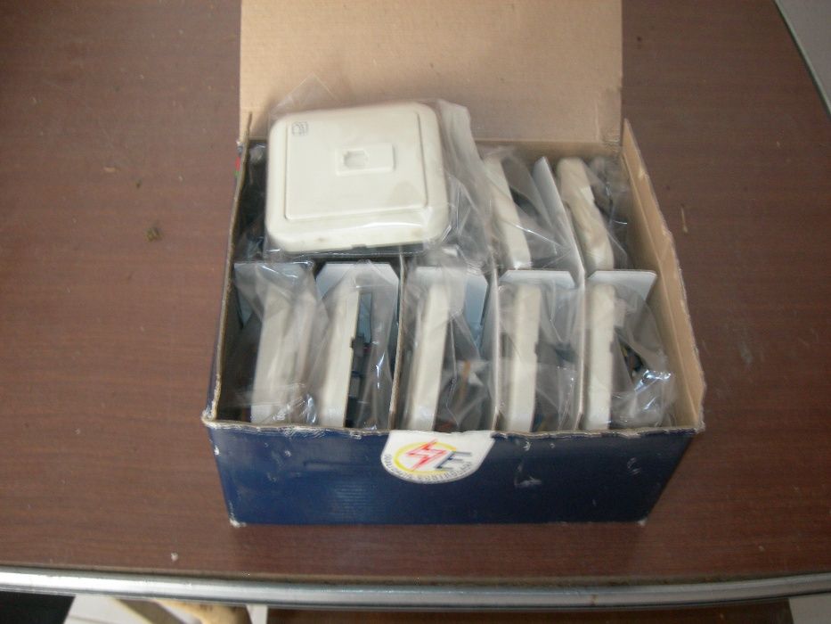 RJ-11 Telephone Sockets64584281952387120
