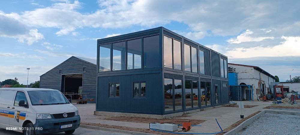 Zestaw kontenerów biurowych handlowych 200 m2 dwupoziomowy