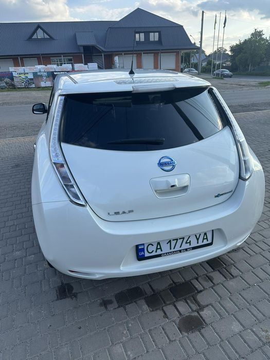 Продам Nissan Leaf