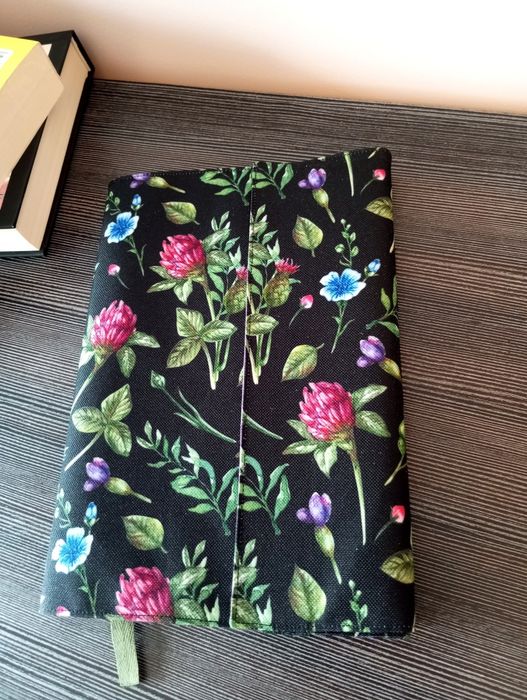 Otulacz na książki . Etui pokrowiec. Okładka