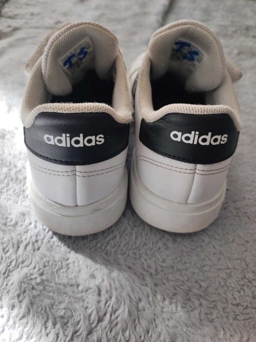 Buty chłopięce ADIDAS GRAND COURT 2.0 EL K GW6521 r.32