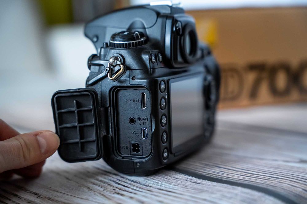 Aparat Nikon D700 body + 2 karty + 2 aku