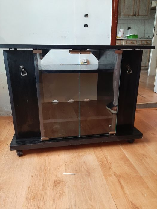 Szklana gablota szafka pod telewizor