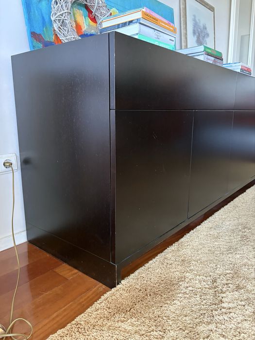 Comoda aparafor de sala em madeira. Em bom estado.
