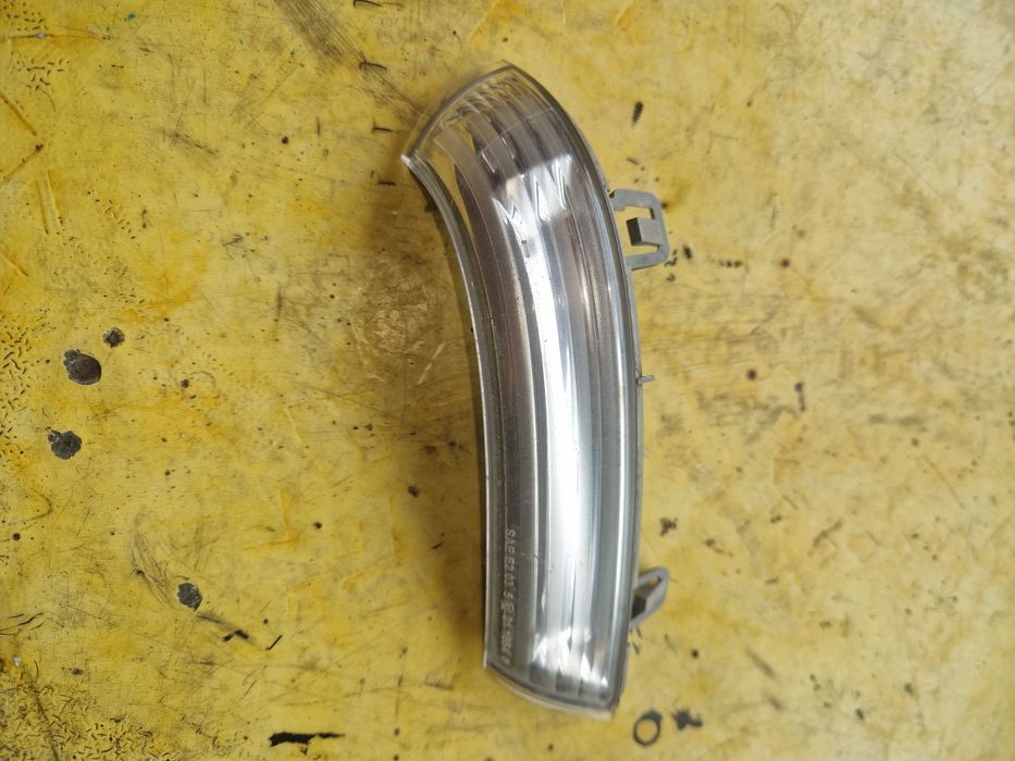 Kierunek w lusterko Passat B5 Prawe 1K0.949.102