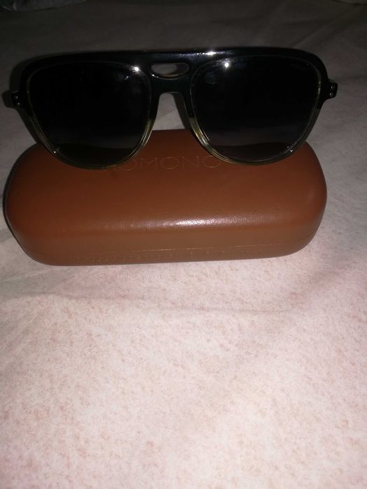 Óculos de sol como novos.