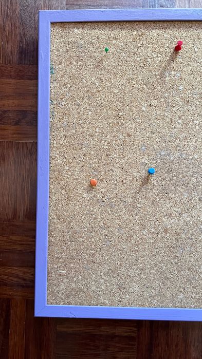 Quadro cortiça roxo