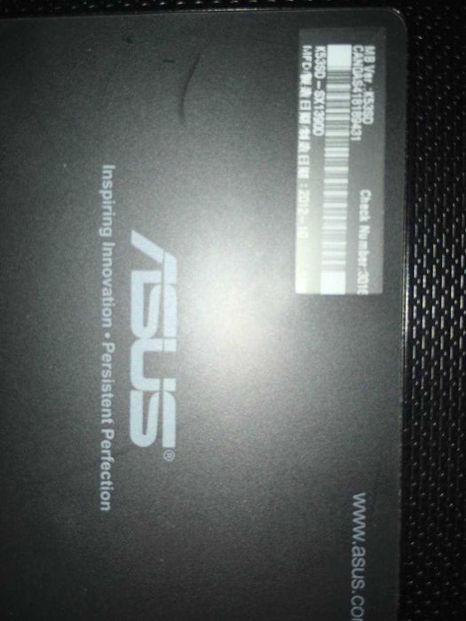ASUS ноутбук на фото є серія і номер