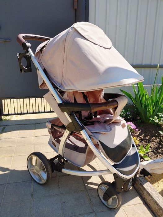 Продам прогулочну коляску.